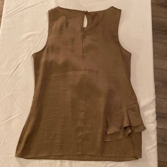 Banana Republic shell tank with ruffle size small - Picture 3 of 5